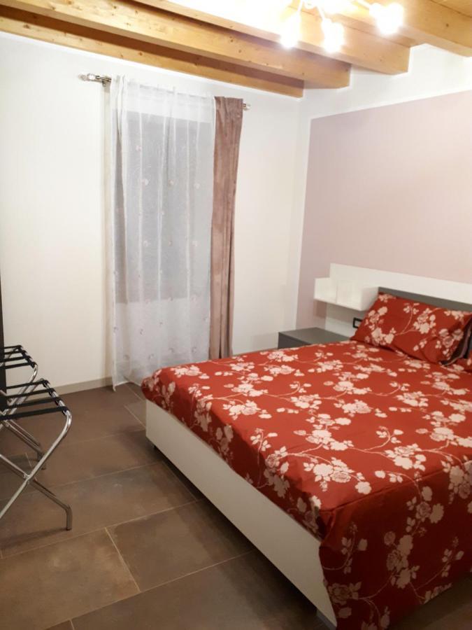 Dimora Rosso San Zeno - Wifi Veloce E Adatto Per Famiglie Verona Bagian luar foto