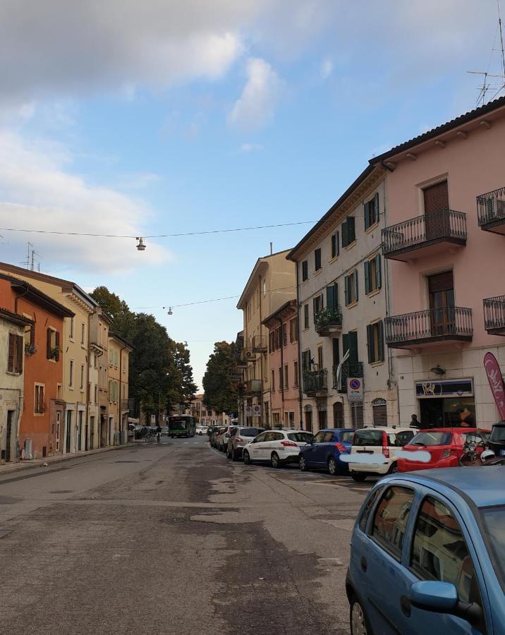 Dimora Rosso San Zeno - Wifi Veloce E Adatto Per Famiglie Verona Bagian luar foto